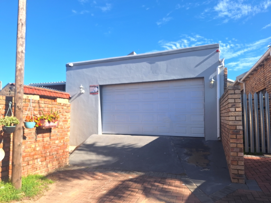 To Let 2 Bedroom Property for Rent in Strelitzia Park Eastern Cape